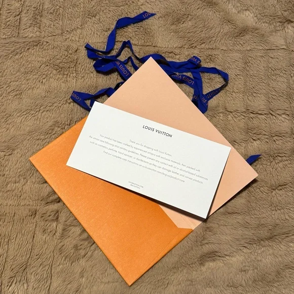 2 piece LOUIS VUITTON gift set - Picture 2 of 3